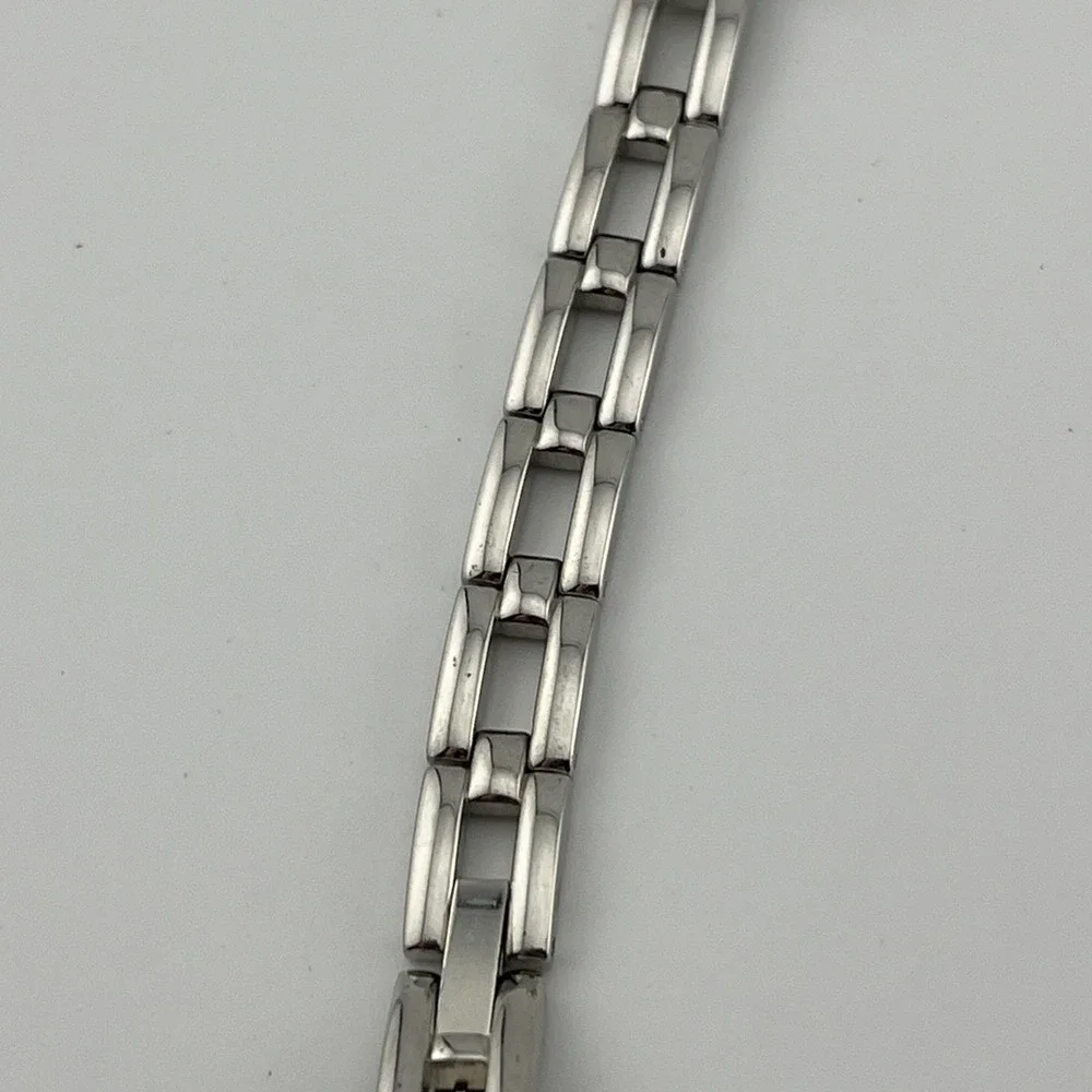 Faded‎ Glory Watch Women Silver 7.5
